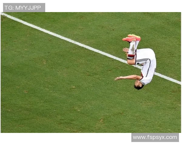 小孩足球明星展现舞蹈才华的精彩瞬间与动人图片合集